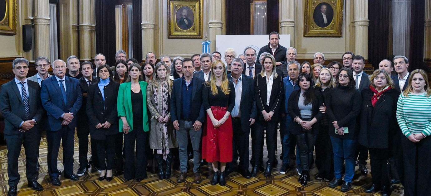 El bloque de senadores del Frente de Todos se sumó a las declaraciones de repudio contra el ataque que sufrió la vicepresidenta.