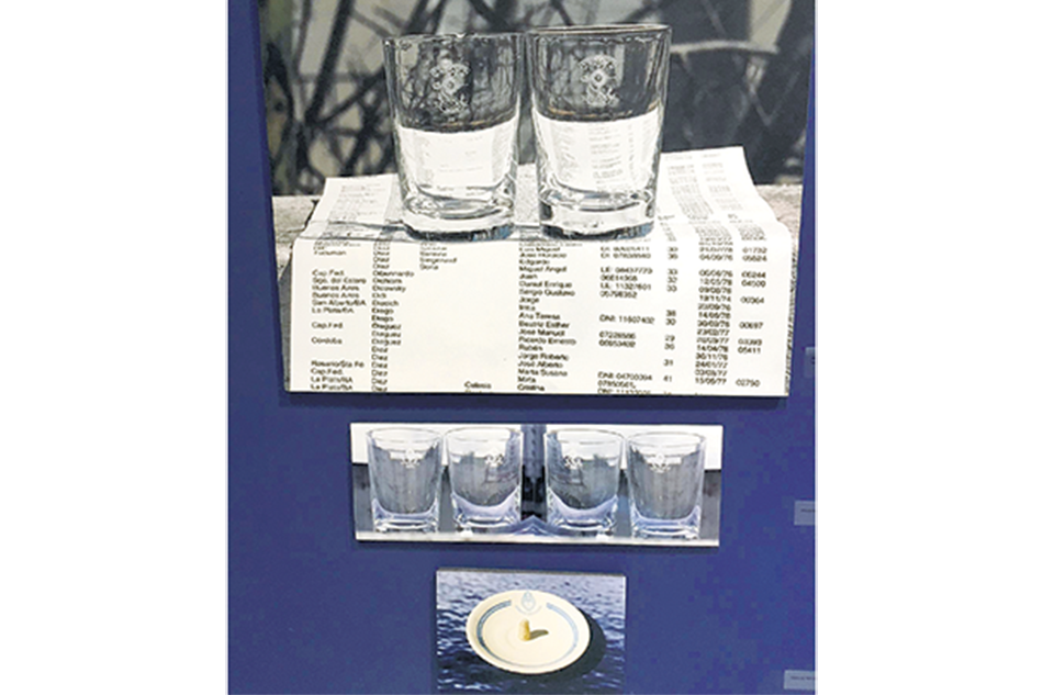 Vasos enlistados, foto de 2013, de Claudia Contreras.