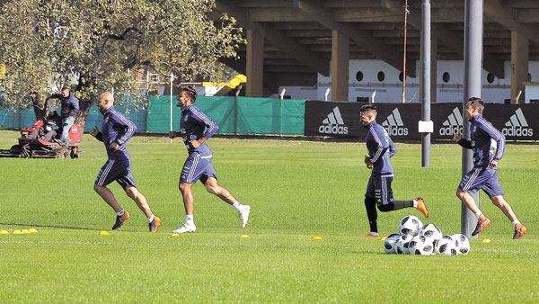 Los jugadores se entrenaron nuevamente ayer en el predio de Ezeiza.