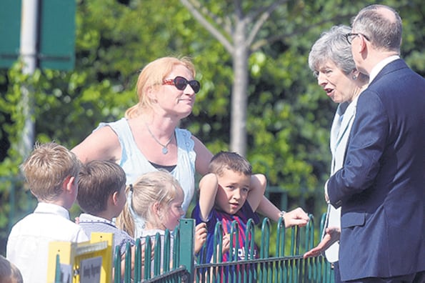 El plan del Brexit que May presentó intentó contentar a muchos y enfureció a todo el mundo.