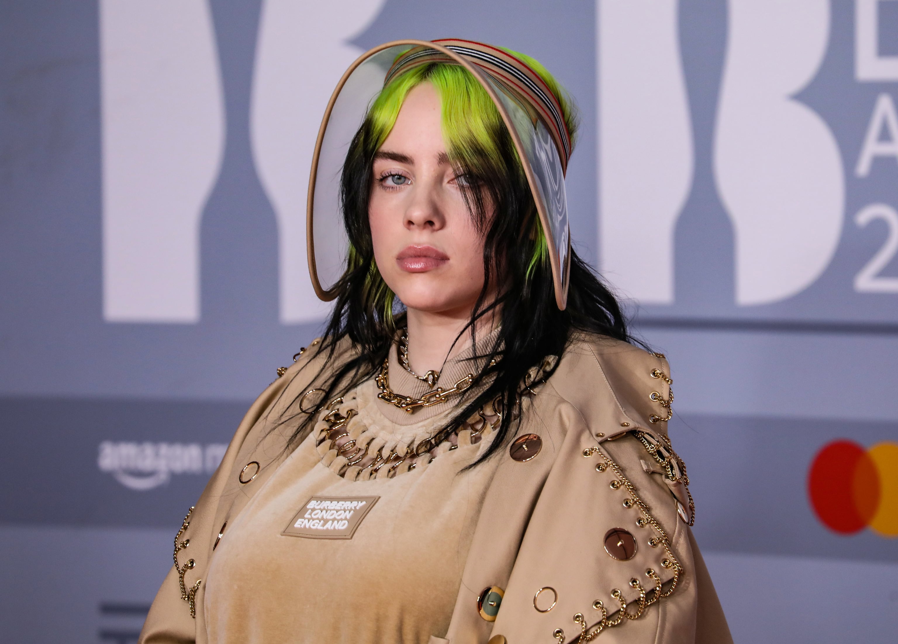 Billie Eilish contó que "padece" Tourette y sostuvo que si la graban "durante mucho tiempo, vas a ver muchos tics".