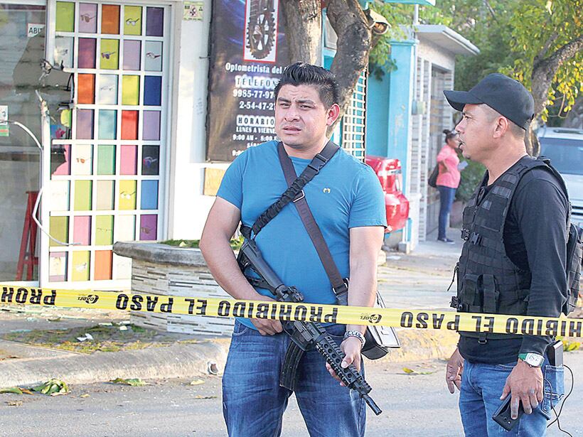 Hubo un gran despliegue de las fuerzas de seguridad alrededor de la fiscalía de Cancún atacada.