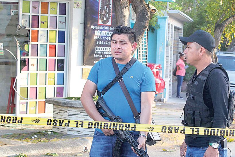 Hubo un gran despliegue de las fuerzas de seguridad alrededor de la fiscalía de Cancún atacada.