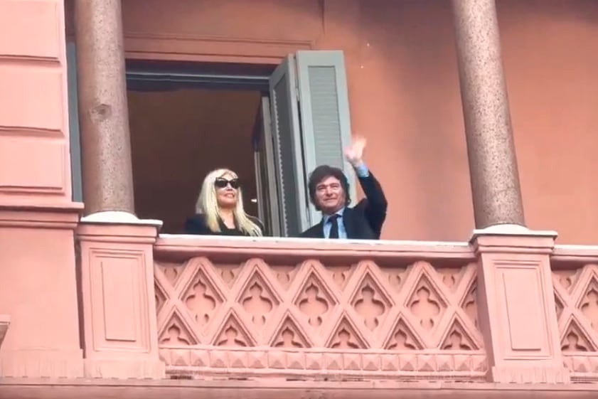 Susana Giménez y Javier Milei en el balcón de la Rosada.
