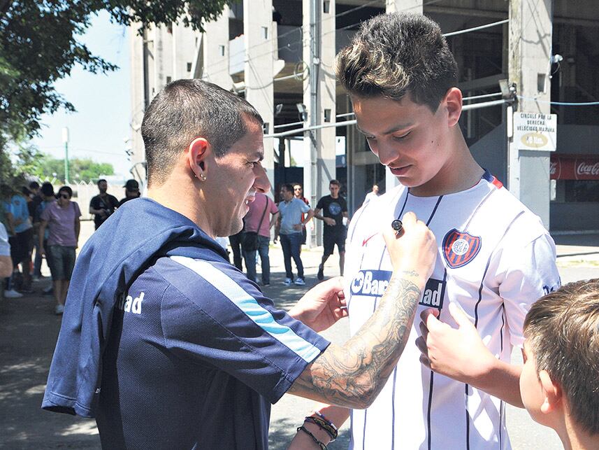 Romagnoli disfruta con el reconocimiento de los hinchas de San Lorenzo.