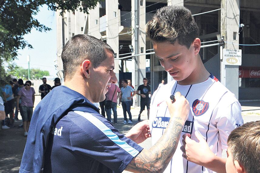Romagnoli disfruta con el reconocimiento de los hinchas de San Lorenzo.