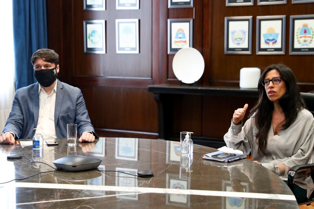 La secretaria de Comercio Interior, Paula Español, convocó a proteger a los y las consumidores de entornos digitales.