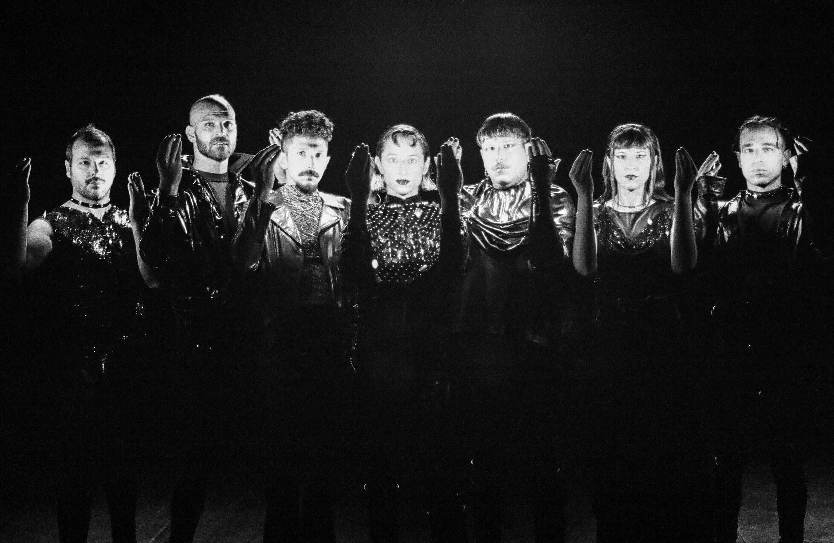 El sexto disco de Los Besos se presenta junto con un libro que también se llama Nadie Duerme.