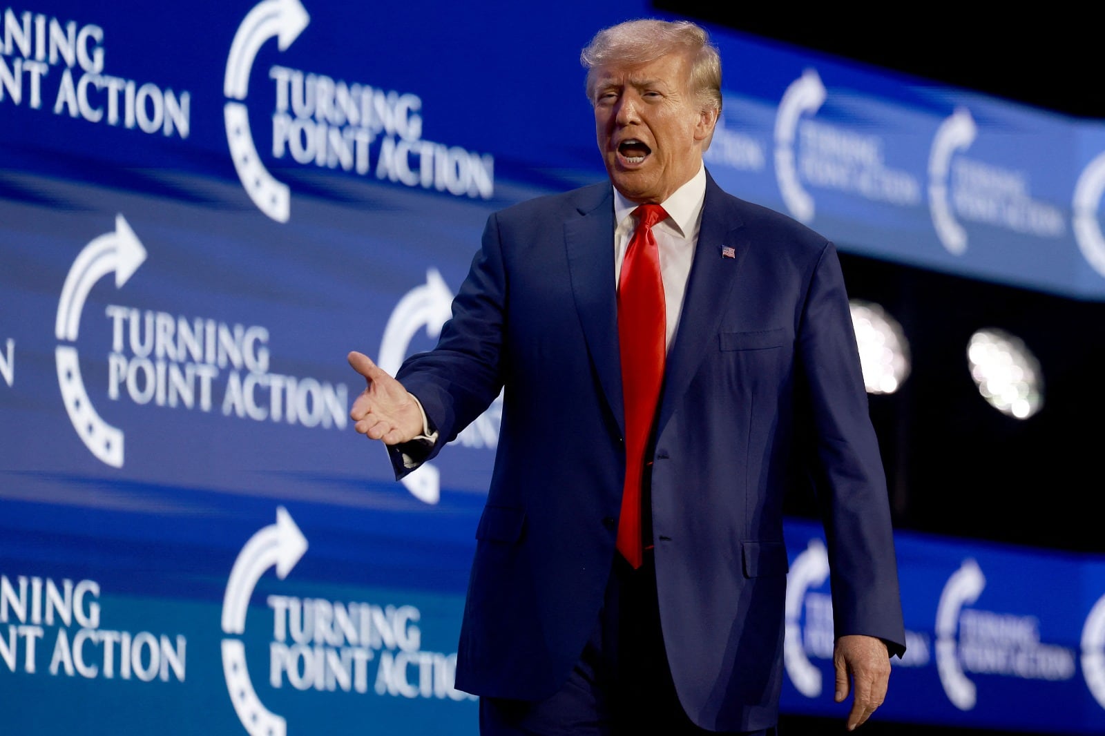 Trump habla durante un acto de campañaen West Palm Beach.