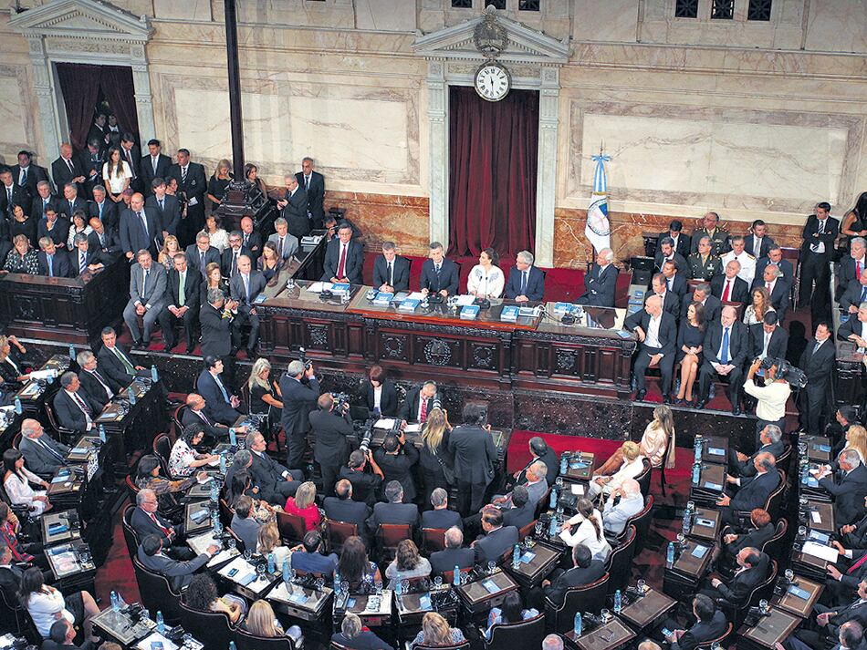 Los diputados y senadores argentinos recibirán hoy la consulta en sus casillas de mail.