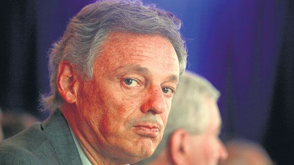 Francisco Cabrera negoció con los supermercados.