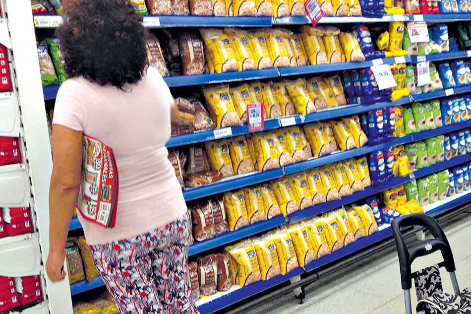 El hogar de una familia tipo necesitó 14.500 pesos en abril para cubrir las necesidades más básicas.