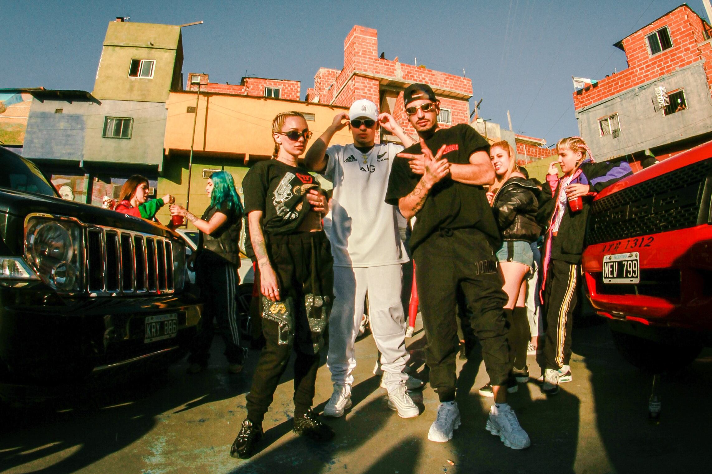 En el cruce de barrio y joda, La Joaqui recordó a El Noba y sus andanzas en junta con el clip de Butakera,  que suma a Alan Gómez