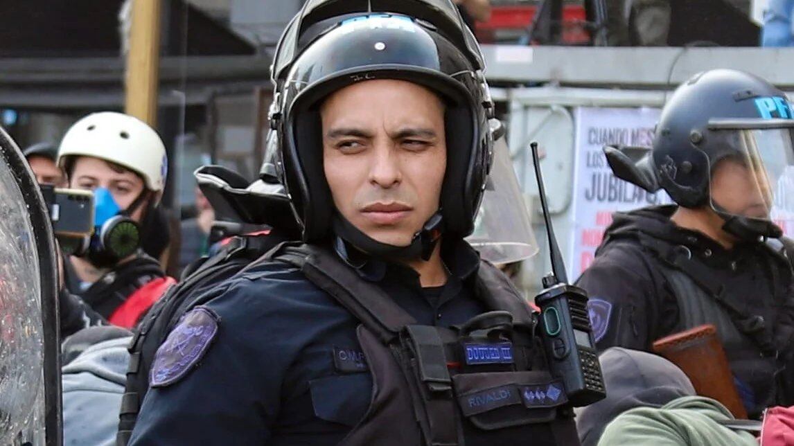 Cristian Rivaldi, policía imputado por arrojarle gas lacrimógeno a una niña de 10 años.