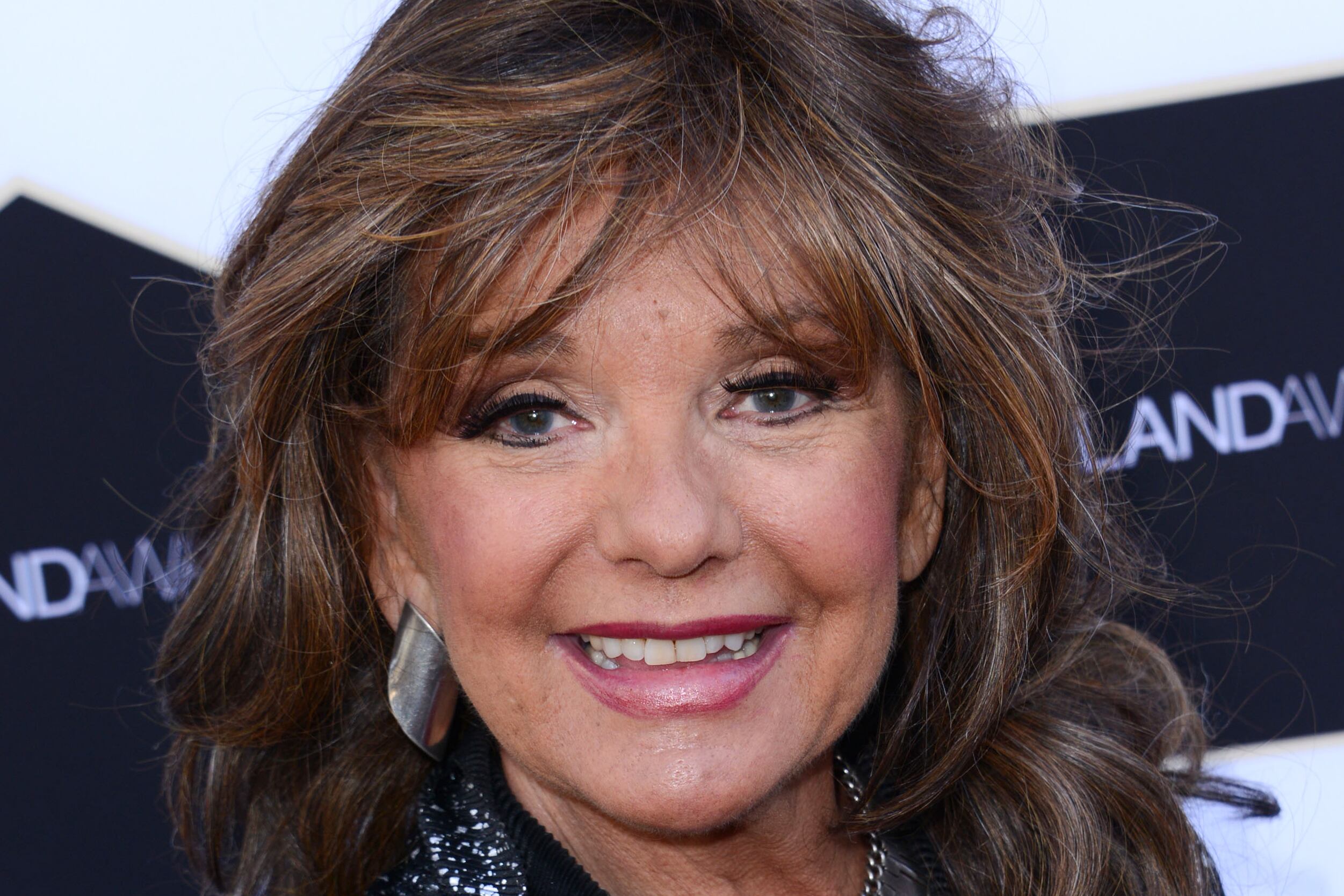 La actriz Dawn Wells, quien se hizo famosa como Mary Ann en “La Isla de Gilligan”, murió tras haberse contagiado coronavirus.