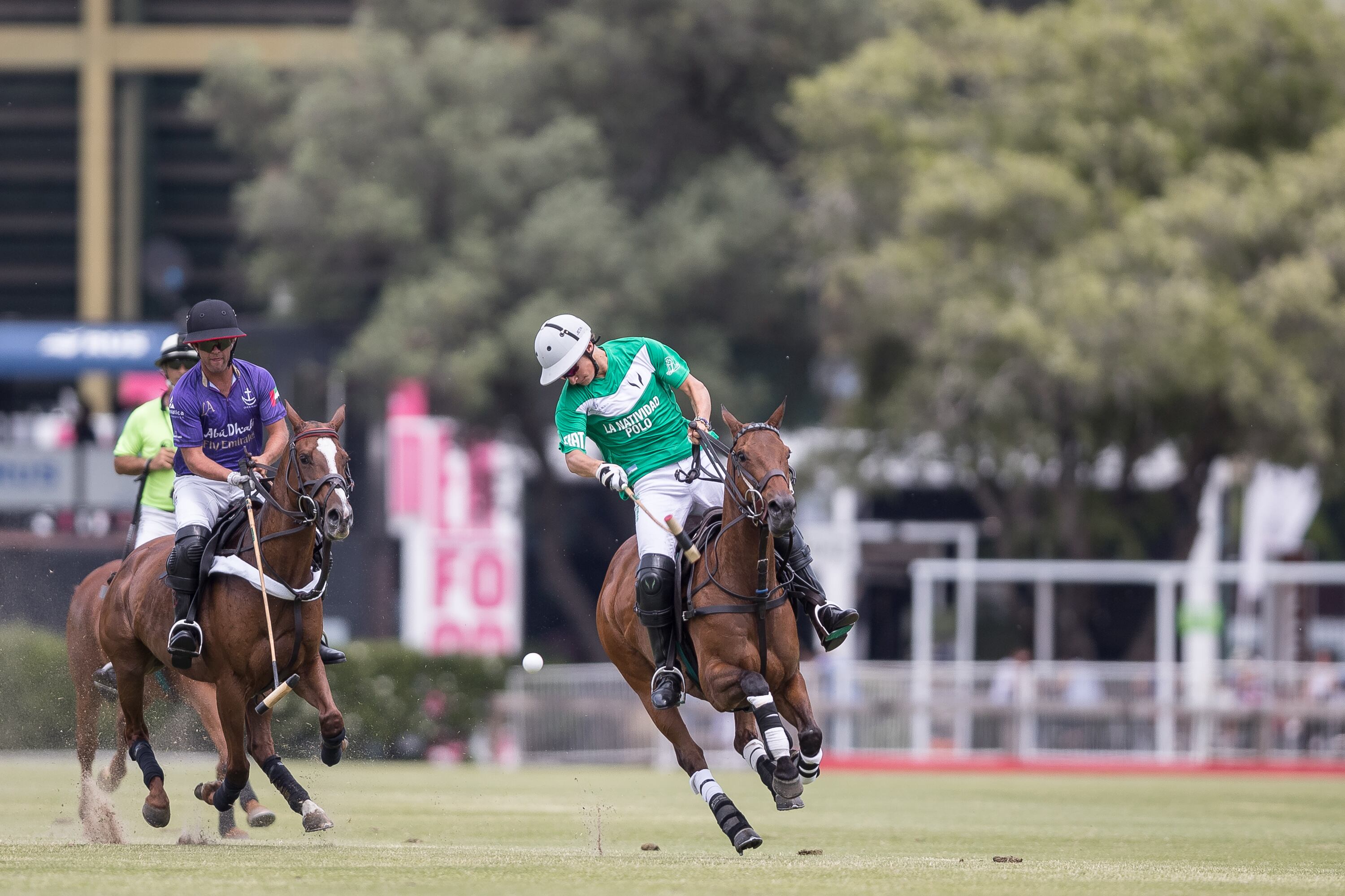 Camilo Castagnola jugando en la cancha 2 de Palermo.