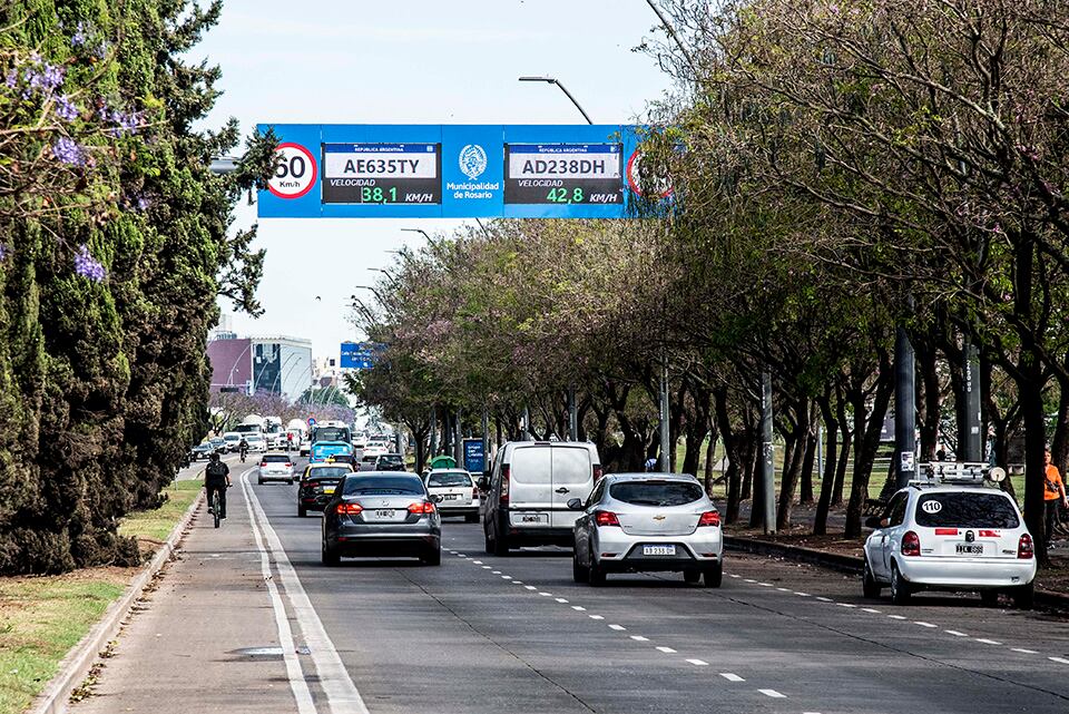 Los totems que miden velocidades y leen patentes.