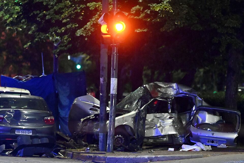 El auto que impactó en Roca y el rio viajaba a 120 kilómetros por hora.