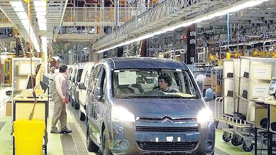 La producción de autos en noviembre bajó 3,7 por ciento.