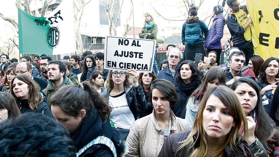 La degradación del área de ciencia motivó una marcha y corte de la avenida Santa Fe el lunes pasado.