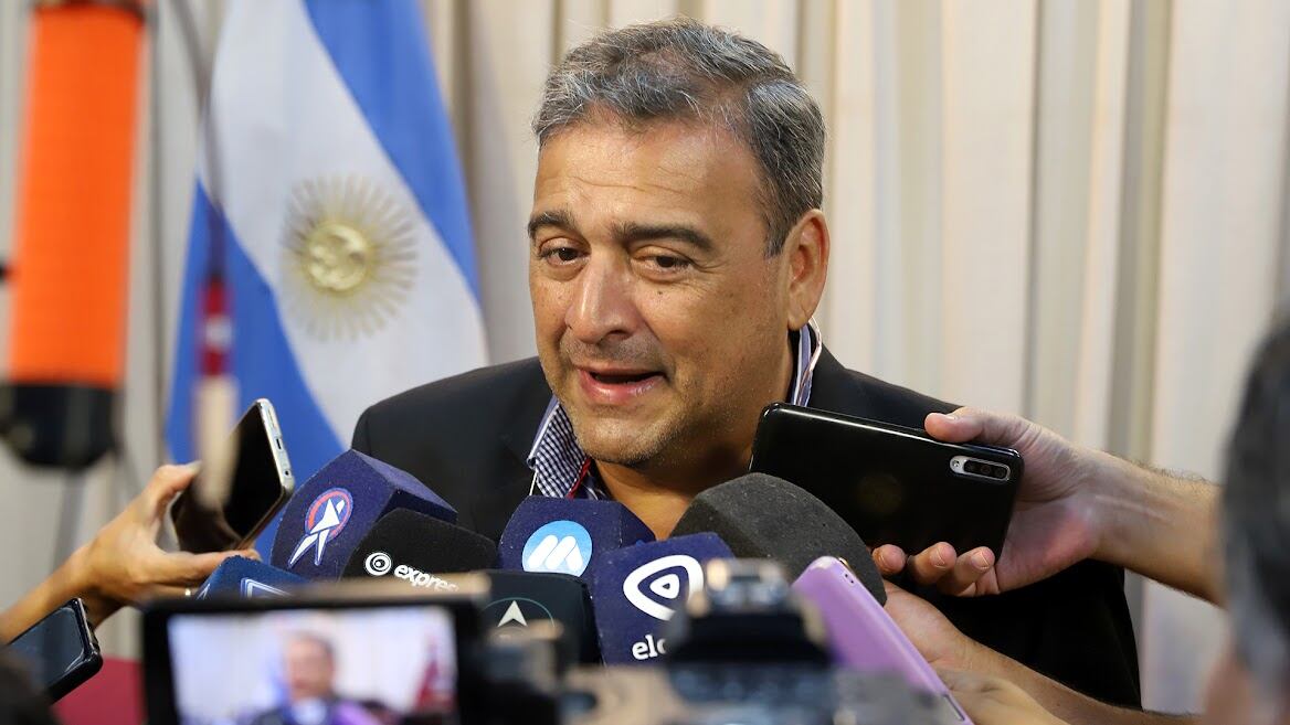 Mangione explicó en conferencia de prensa los alcances del decreto 129.