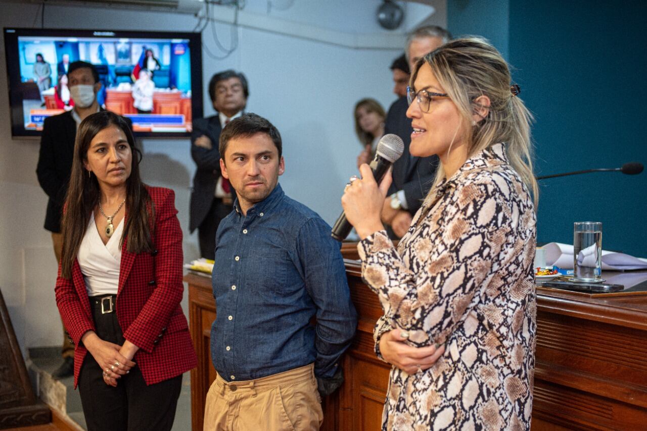 Senadora Virginia del Arco y la ministra de Educaciòn Andrea Centurión.