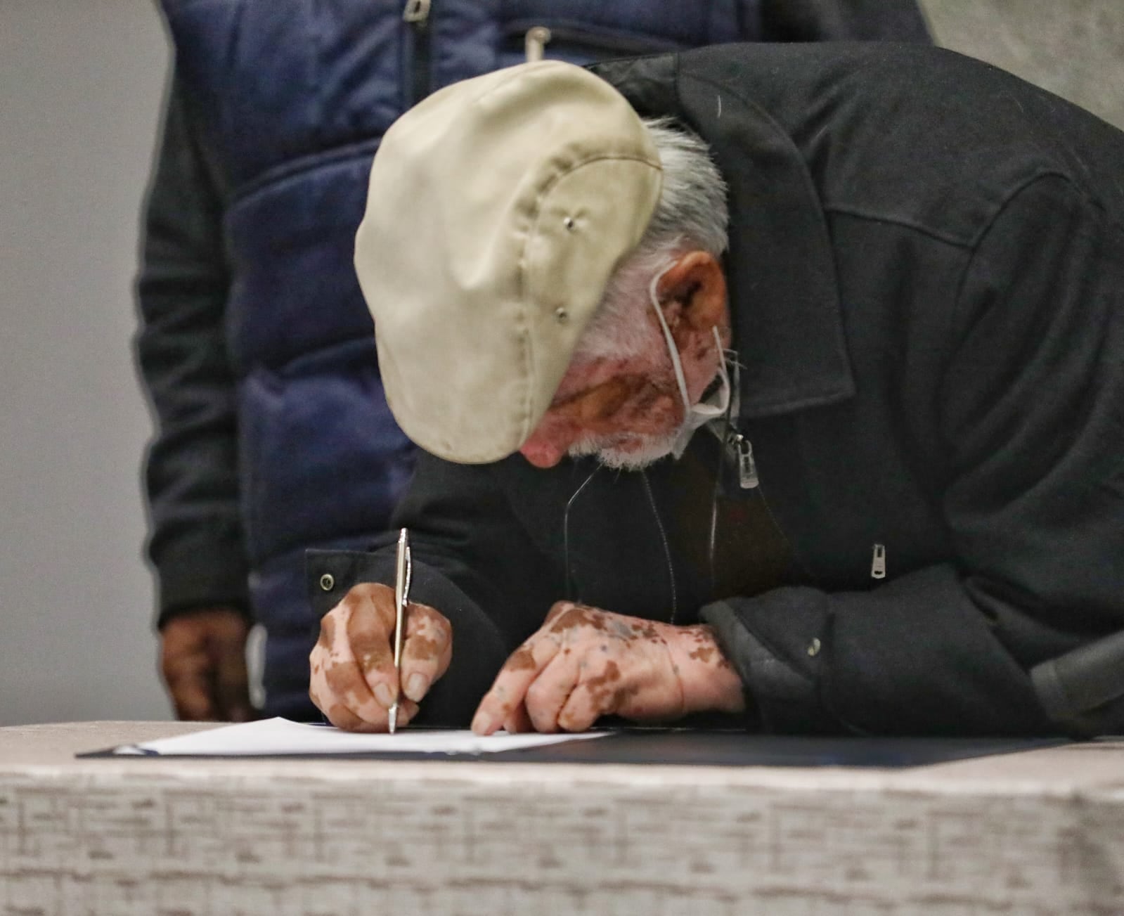 Firma del acuerdo nacional con las víctimas de la dictadura / Twitter de Luis Arce.