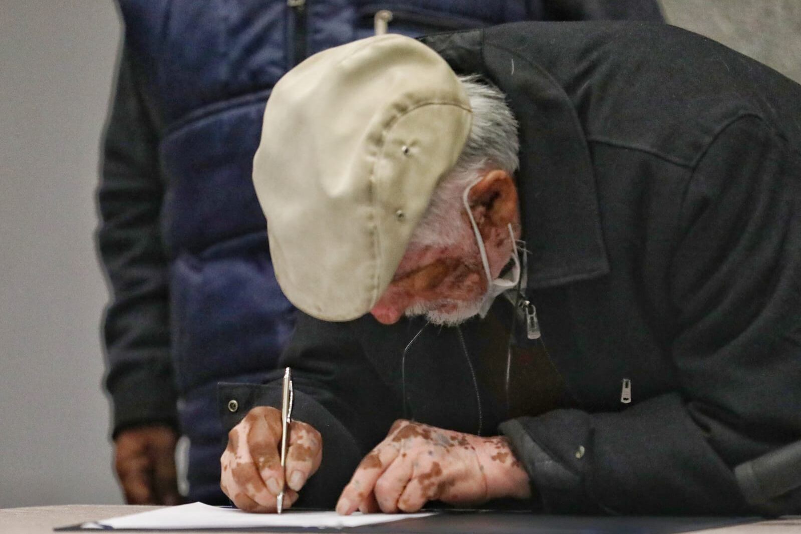 Firma del acuerdo nacional con las víctimas de la dictadura / Twitter de Luis Arce.