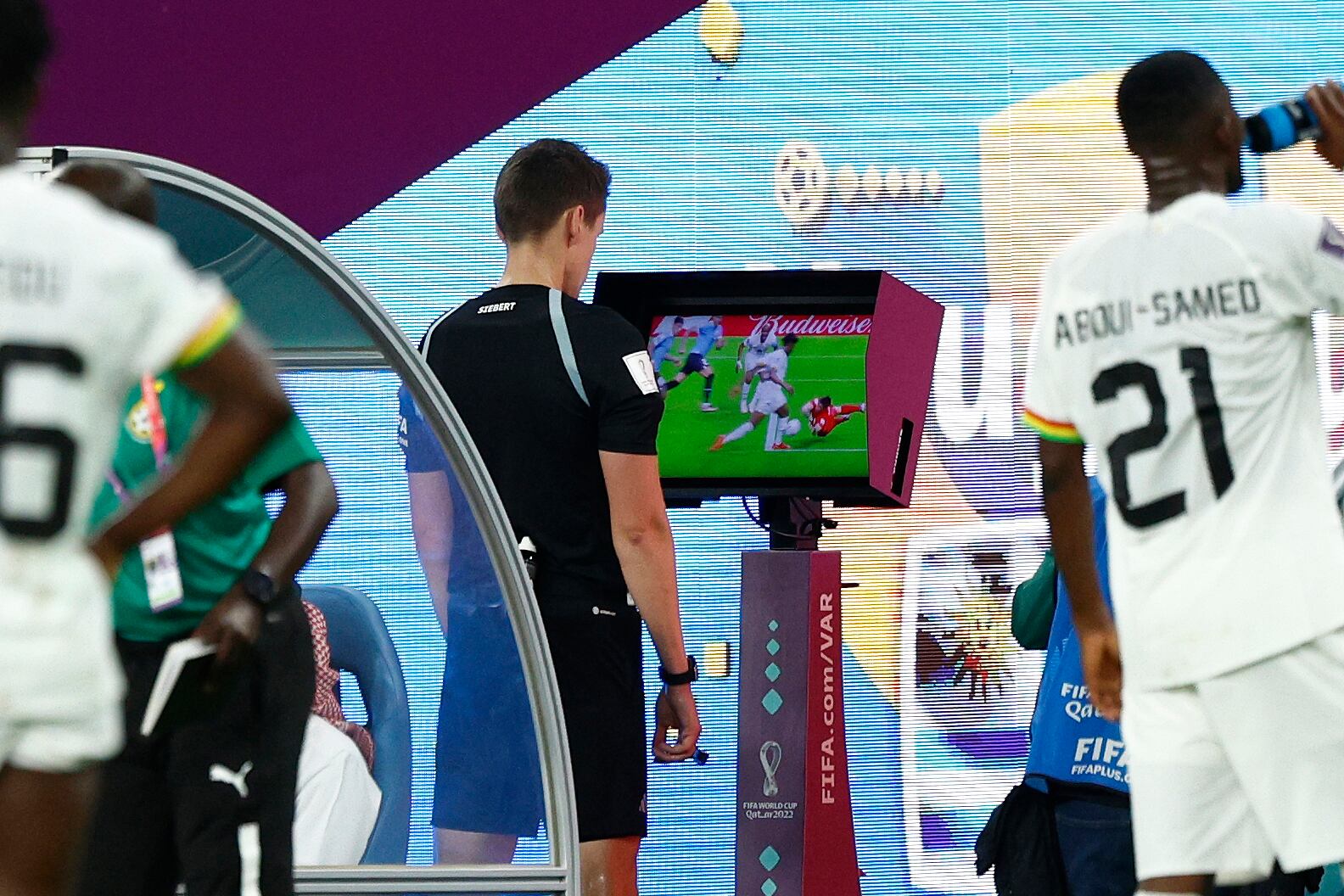 El VAR, uno de los protagonistas de este Mundial.