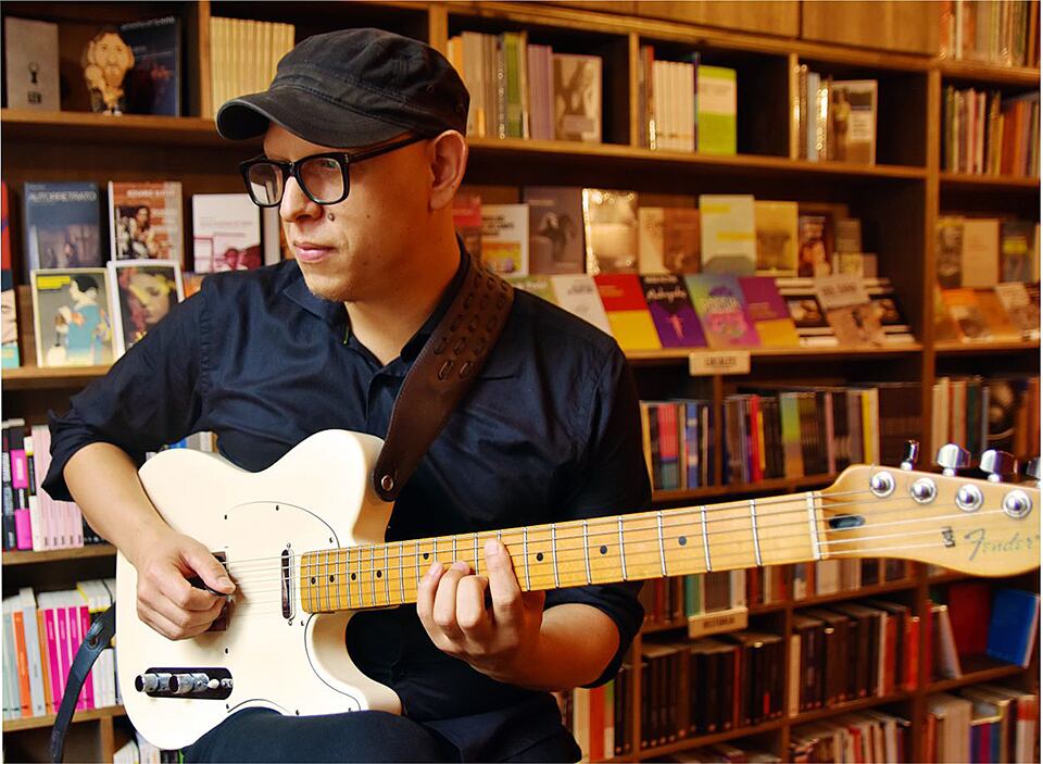 Gabino, guitarrista.