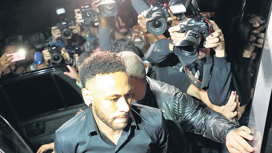 Neymar difundió imágenes íntimas de la joven que lo denunció.