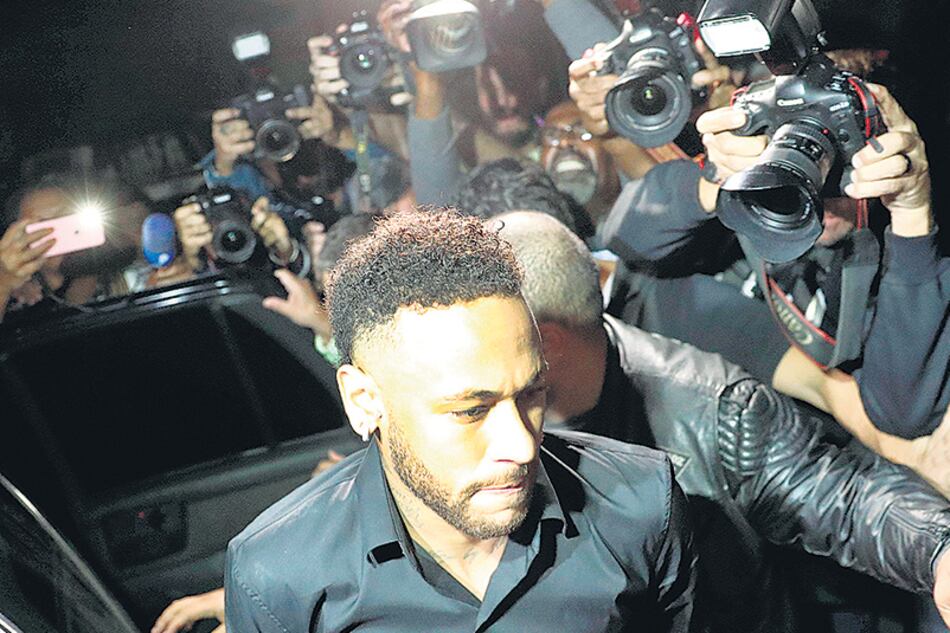 Neymar difundió imágenes íntimas de la joven que lo denunció.