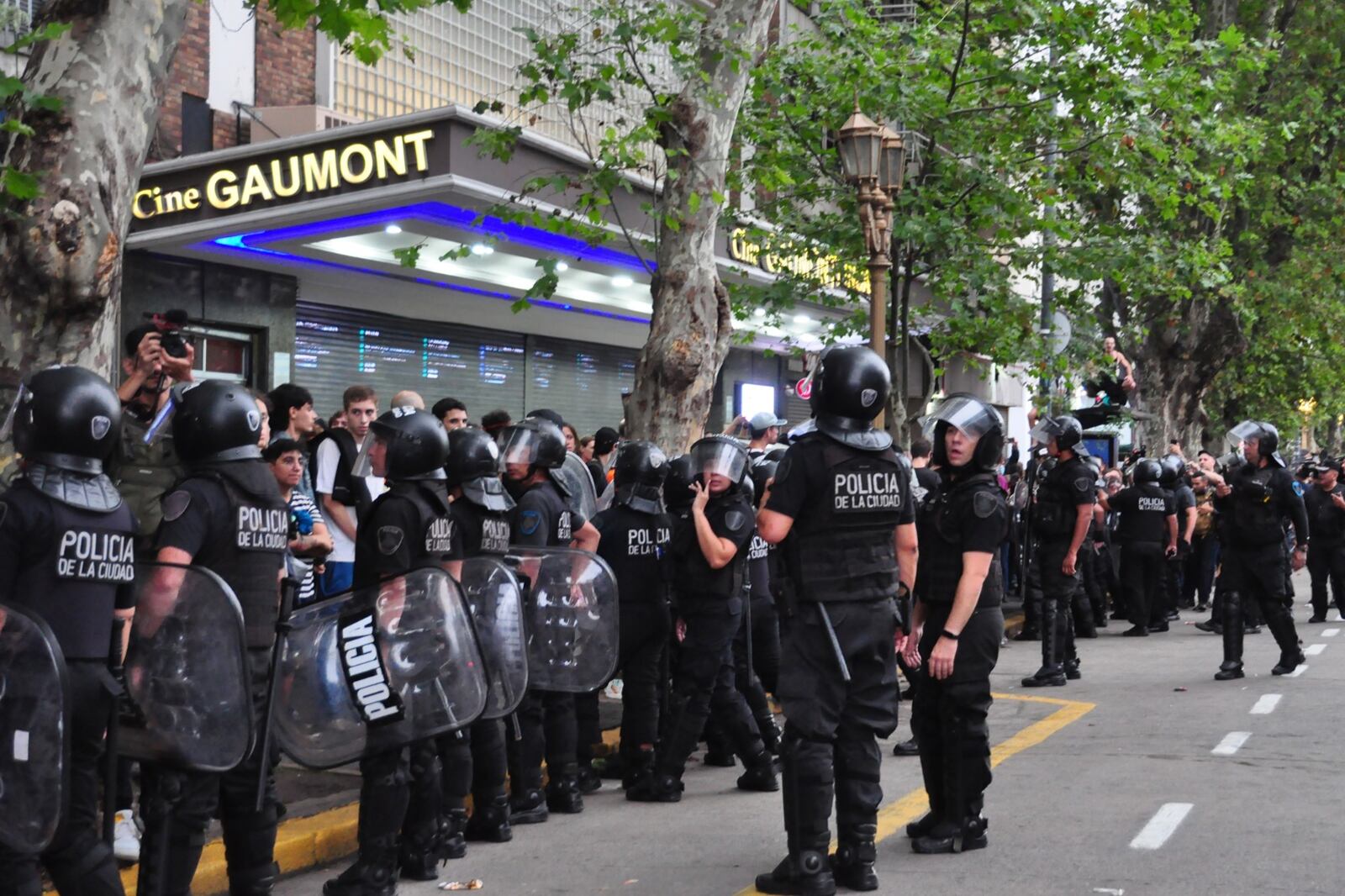 La Policía de la Ciudad agredió violentamente a los manifestantes.