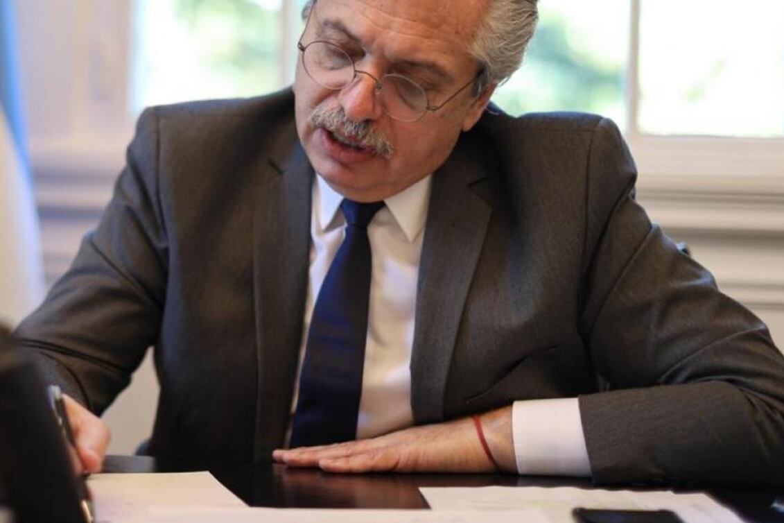 Alberto Fernández firmó el decreto para que Ganancias se trate en Extraordinarias.
