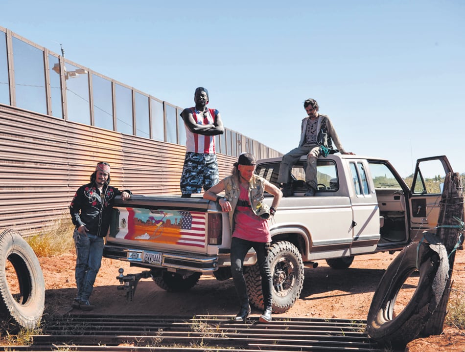 Run Coyote Run apuesta a una combinación entre comedia y drama.