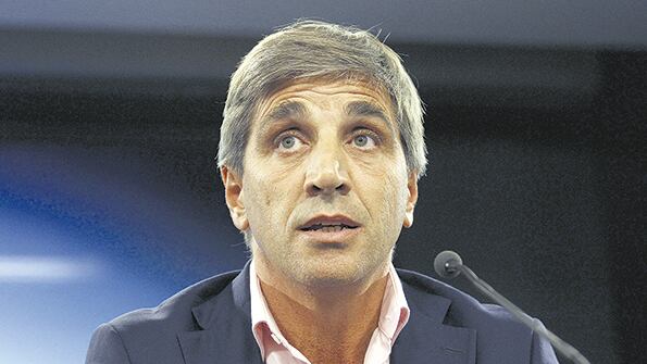 Luis Caputo, presidente del Banco Central, liberó muchos pesos al no renovar Lebac y Hacienda busca absorberlos.