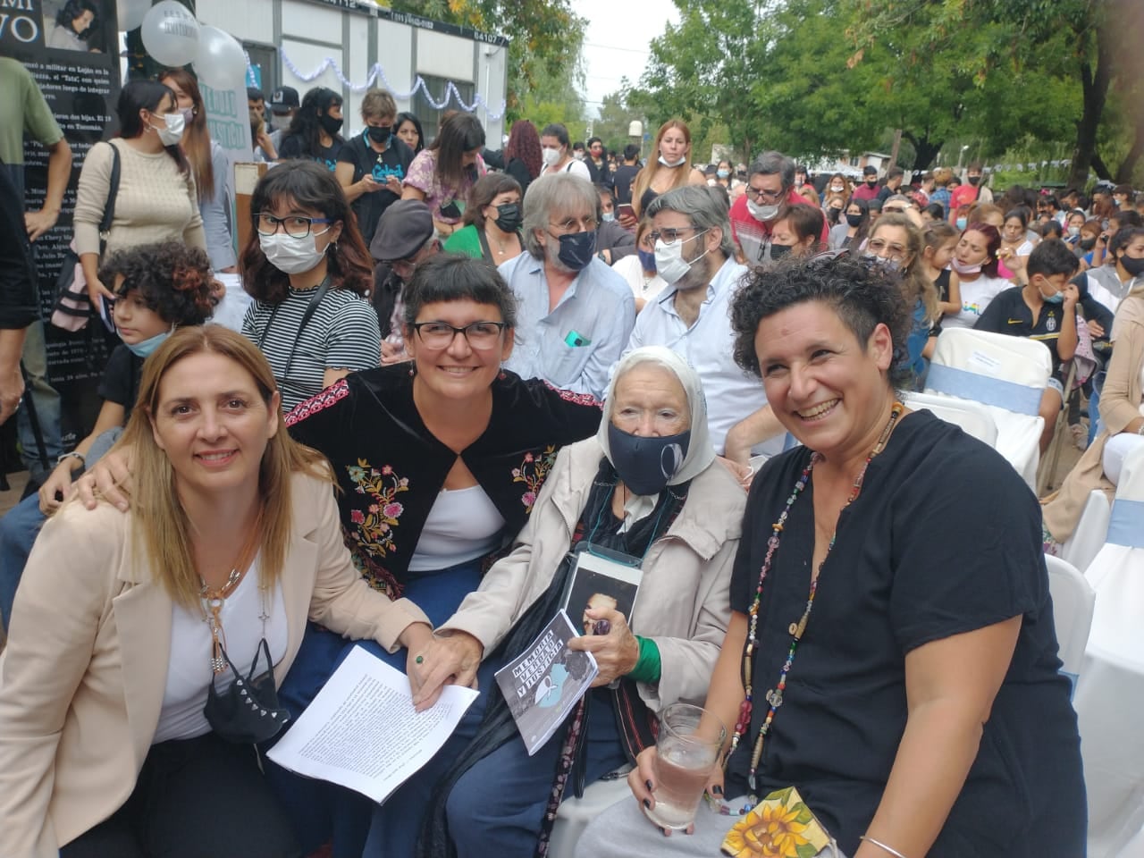 Natalia Rodríguez, Carolina Gighliazza, Nora Cortiñas y María Elena Gighliazza durante el acto.