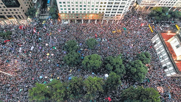 En Río, la manifestación contra los recortes en Educación fue multitudinaria.