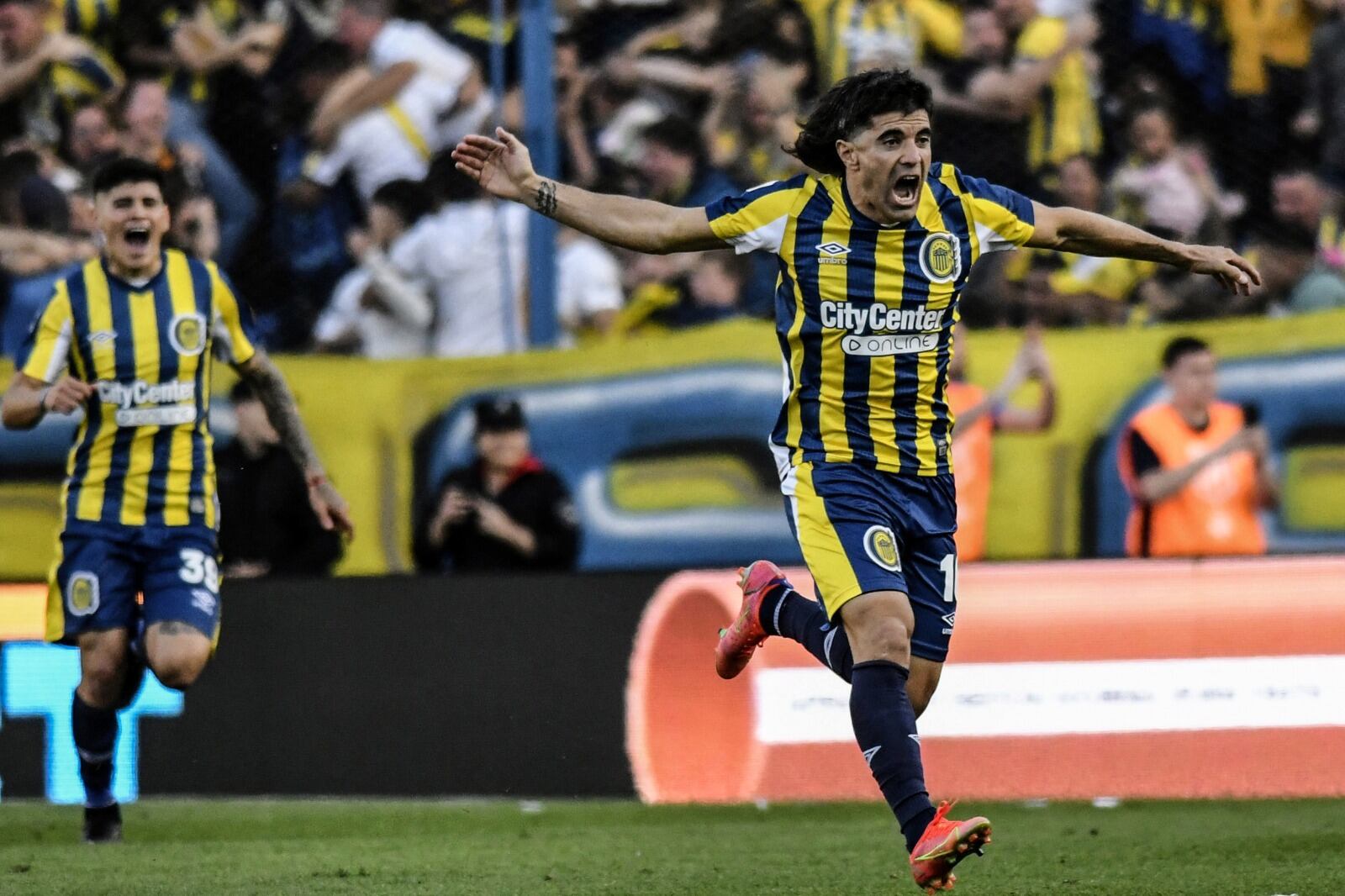 Malcorra sale disparado a celebrar el gol de la victoria auriazul