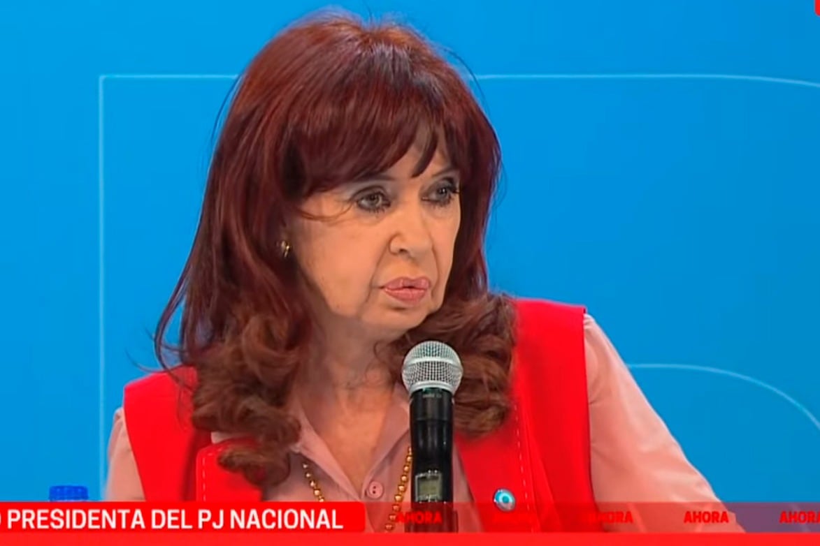 CFK mostró una tapa de Clarín de hace casi diez años.