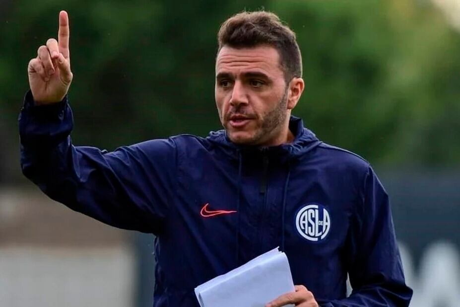 El entrenador de San Lorenzo ya está aislado tras dar positivo de coronavirus.
