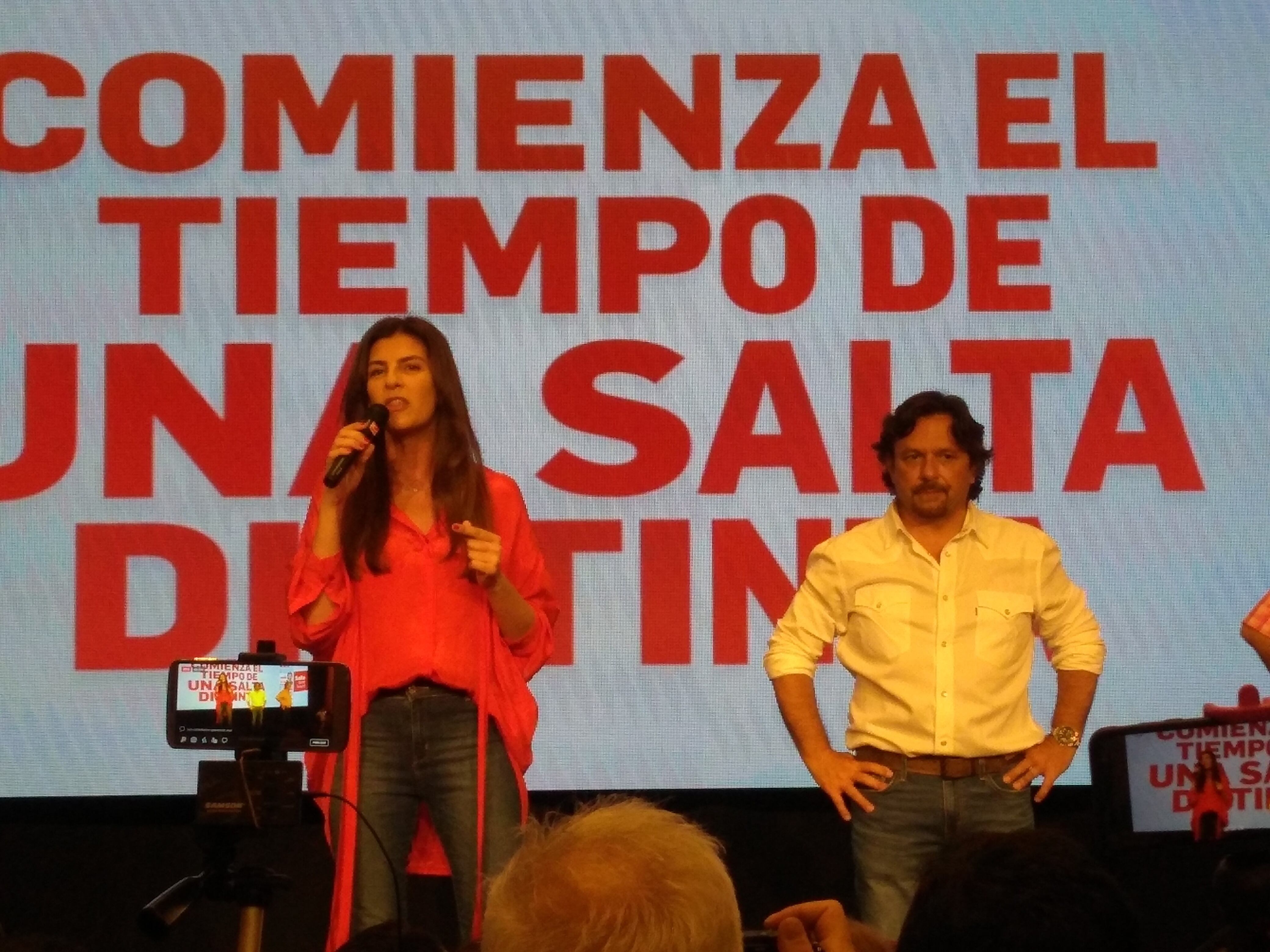 Bettina habla, Sáenz mira serio