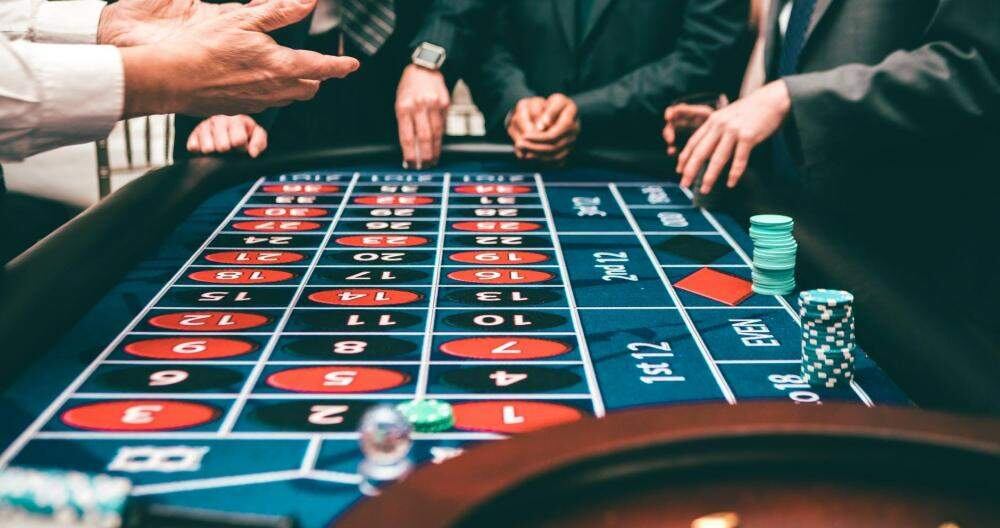 Keynes escribió: "Cuando en un país el desarrollo de la inversión es el subproducto de la actividad de un casino, ésta corre el riesgo de realizarse en condiciones defectuosas”.