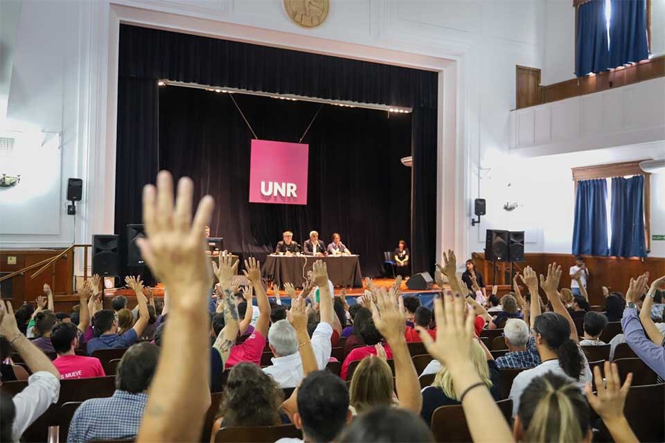 Histórica asamblea universitaria en Ingeniería.