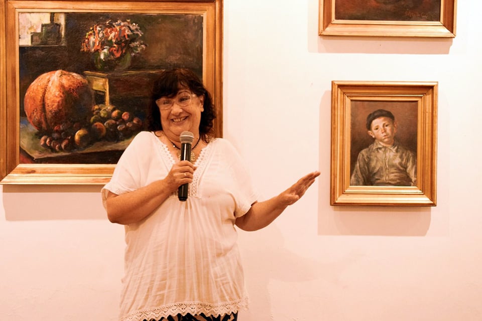 Silvia Cochet, nieta del artista, cautivó a la audiencia con relatos emotivos.