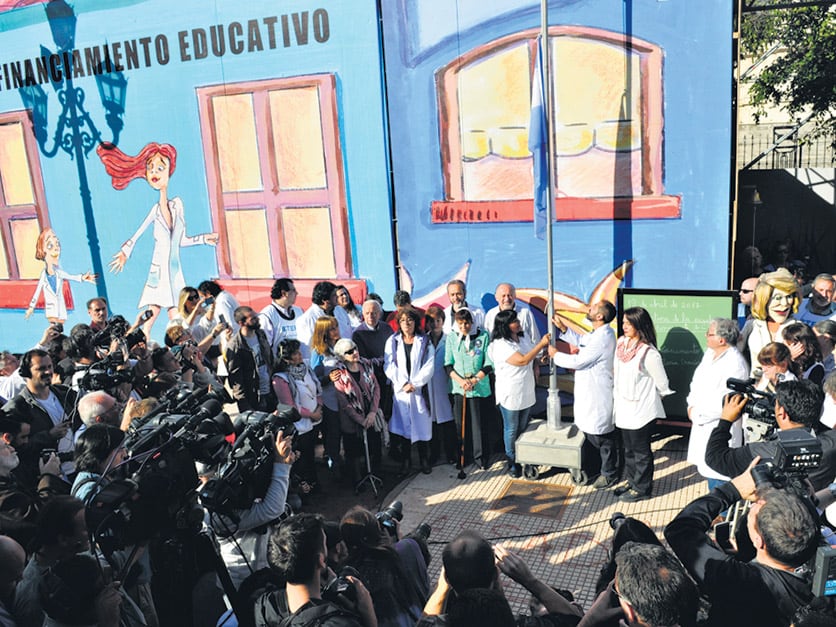Mientras continúa la Escuela Itinerante, algunas negociaciones avanzan.