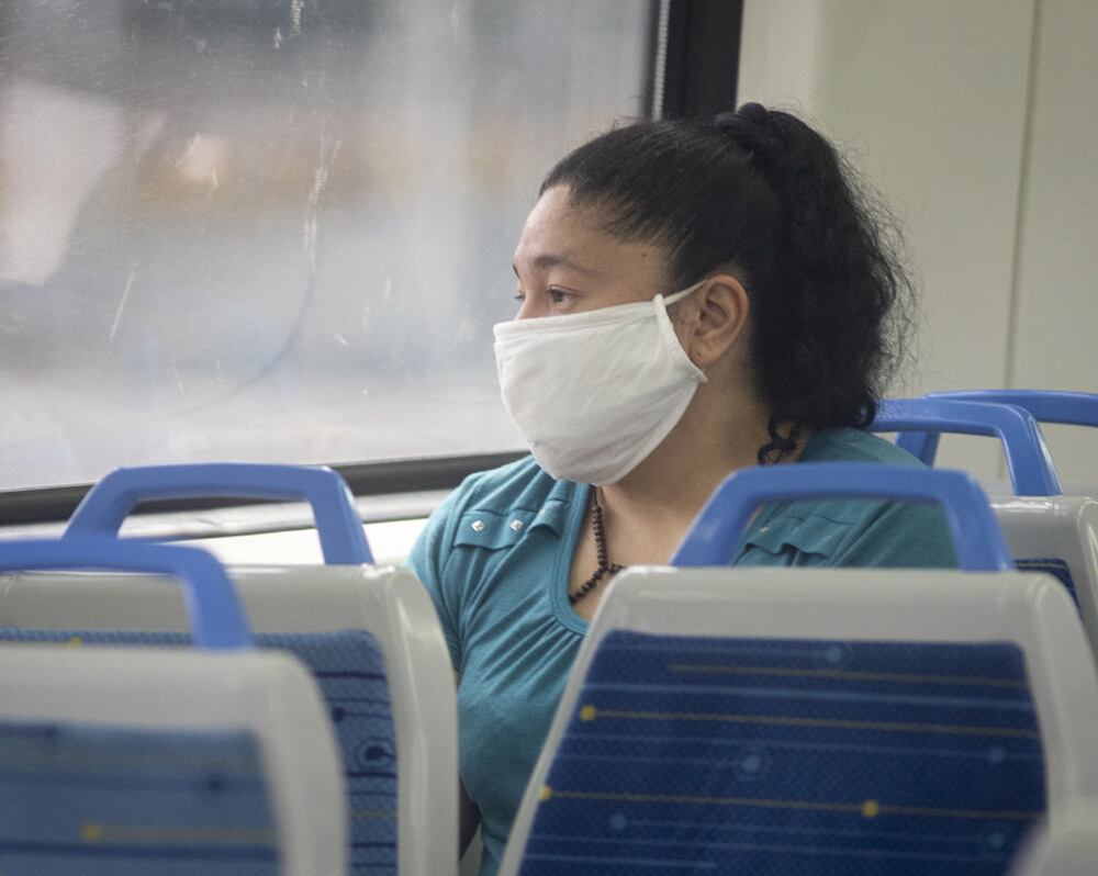 El Ministerio de Salud publicó un instructivo para hacer barbijos y dio precisiones con respecto a su uso.