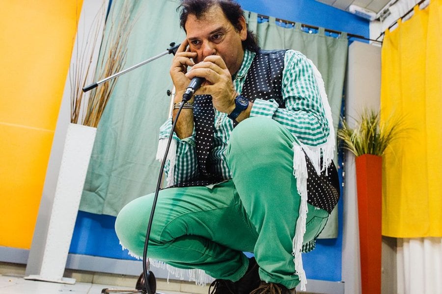 Marcelo Pereyra hizo de Fabián Show un personaje extraño, muy poco ortodoxo en el canto y en el baile, pero a la vez pintoresco y atractivo