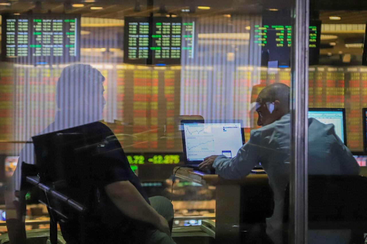 Las miradas estarán puestas en el dólar, las acciones y los bonos.