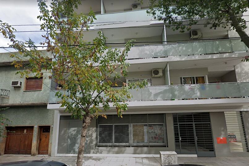 Desde el cuarto piso de este edificio cayó al vacío Pilar Riesco.